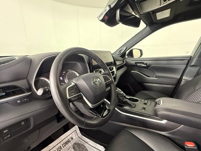 Used 2024 Toyota Highlander XSE FWD image 6