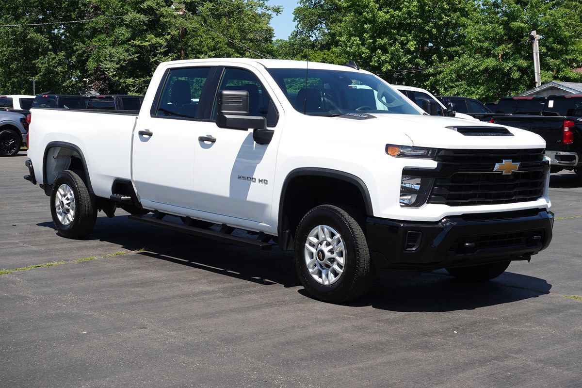 Used 2025 Chevrolet Silverado 2500 W/T AWD/4WD image 4