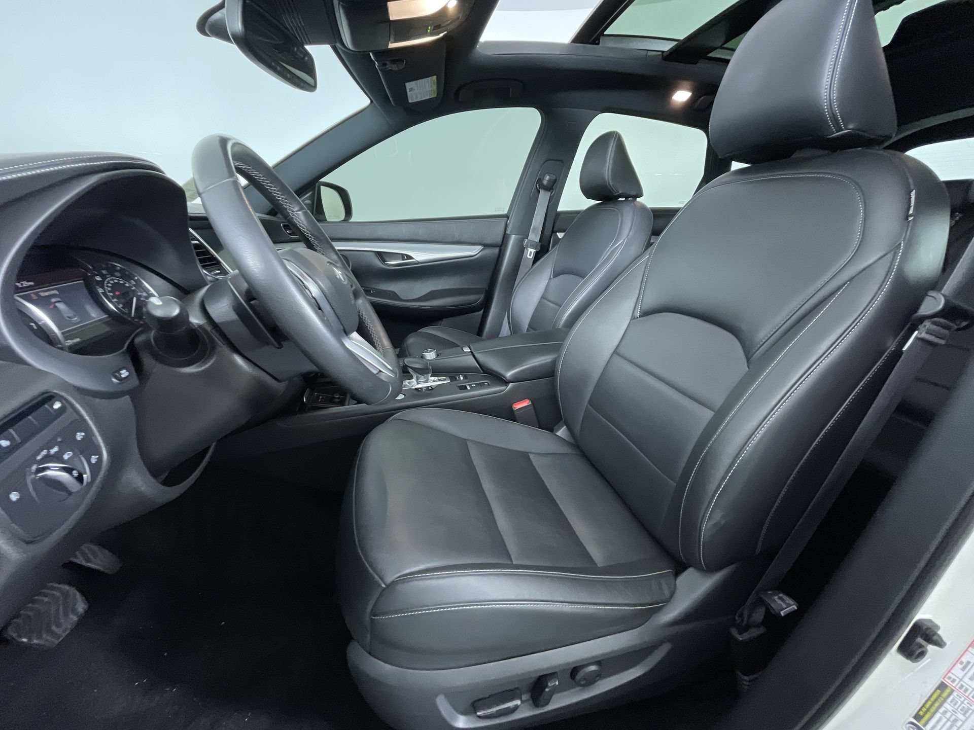 Used 2021 INFINITI QX50 Luxe w/ Appearance Package AWD/4WD image 15