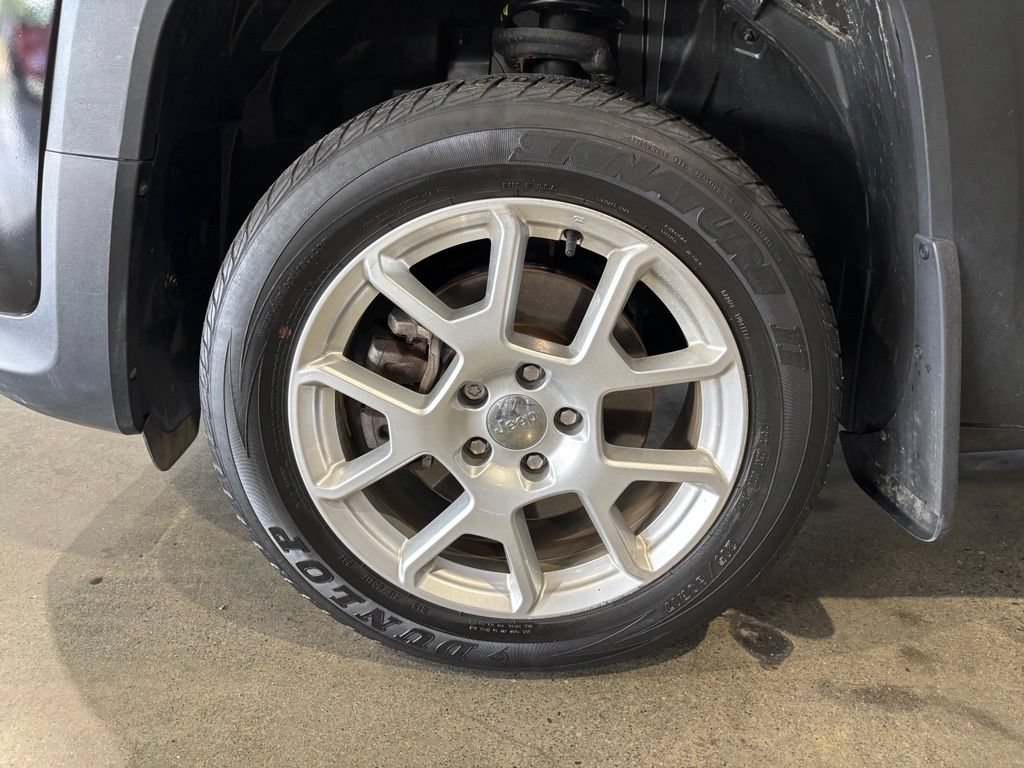Used 2020 Jeep Renegade Latitude w/ Cold Weather Group AWD/4WD image 24