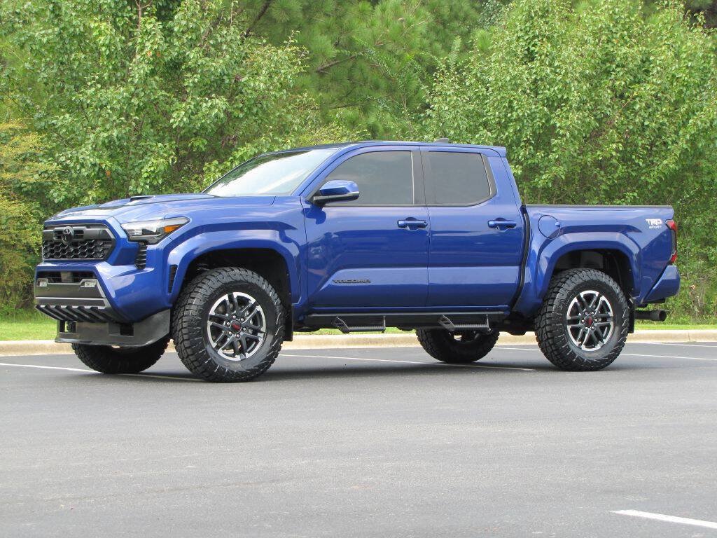 Used 2024 Toyota Tacoma TRD Sport w/ TRD Sport Upgrade Package AWD/4WD image 7