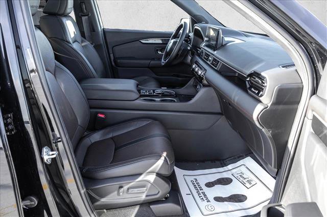 Used 2025 Honda Pilot Black Edition image 28