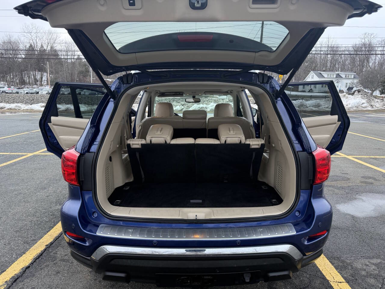 Used 2017 Nissan Pathfinder SL w/ SL Premium Package image 2