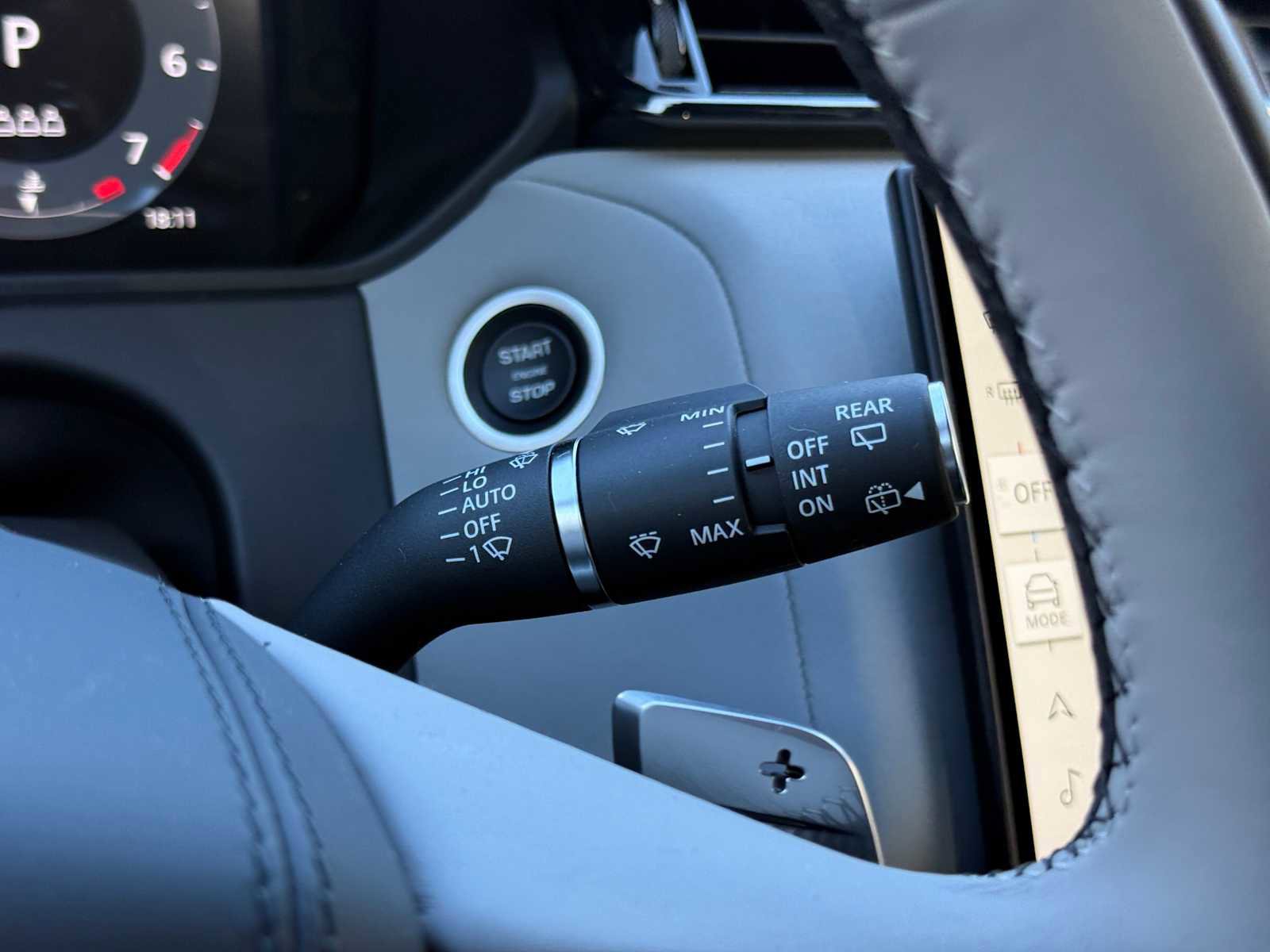 New 2026 Land Rover Range Rover Velar Dynamic SE image 24