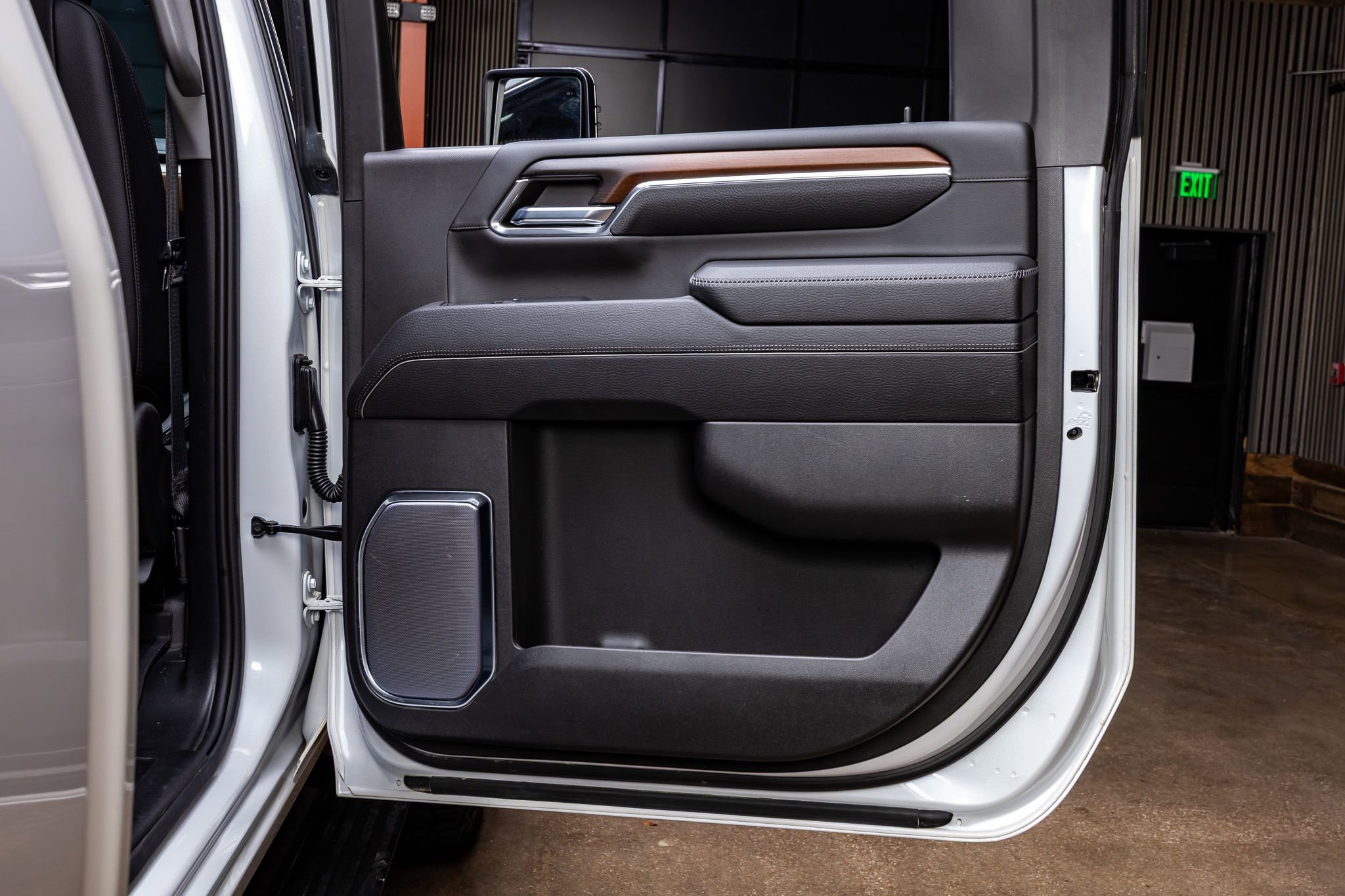 Used 2024 GMC Sierra 2500 Denali w/ Denali Reserve Package image 39