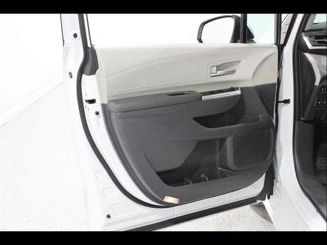 Used 2023 Toyota Sienna XLE FWD image 4