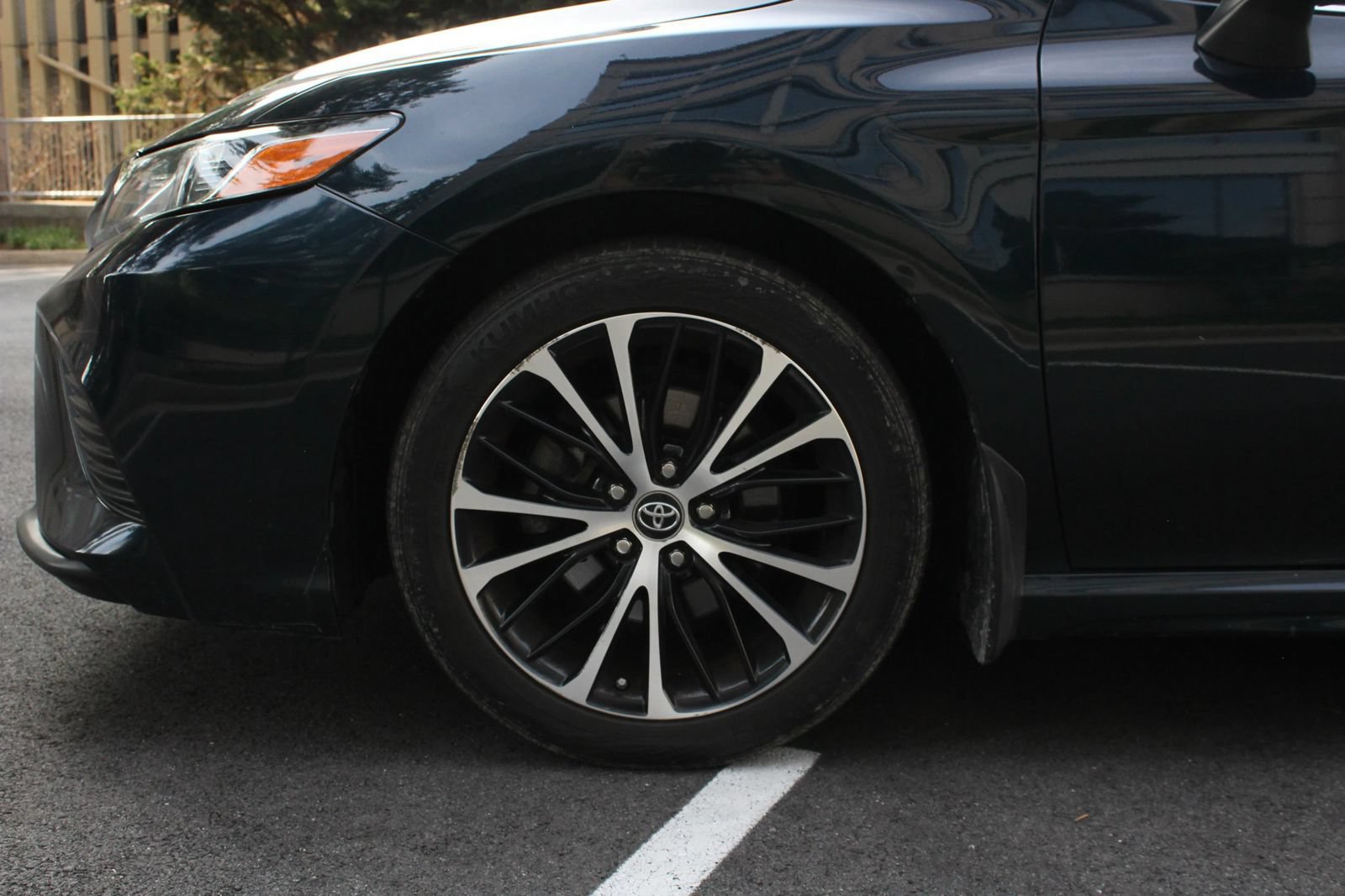 Used 2019 Toyota Camry SE FWD image 11
