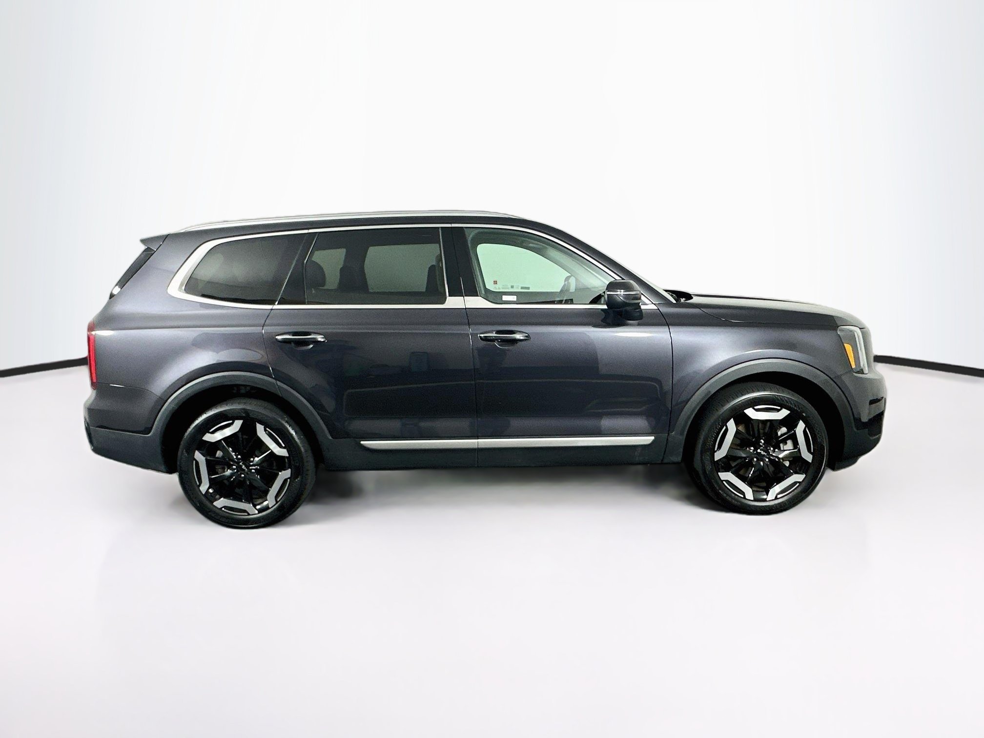 Used 2025 Kia Telluride S FWD image 10