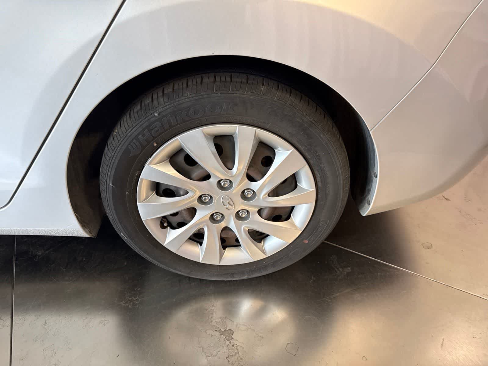 Used 2012 Hyundai Elantra GLS FWD image 8