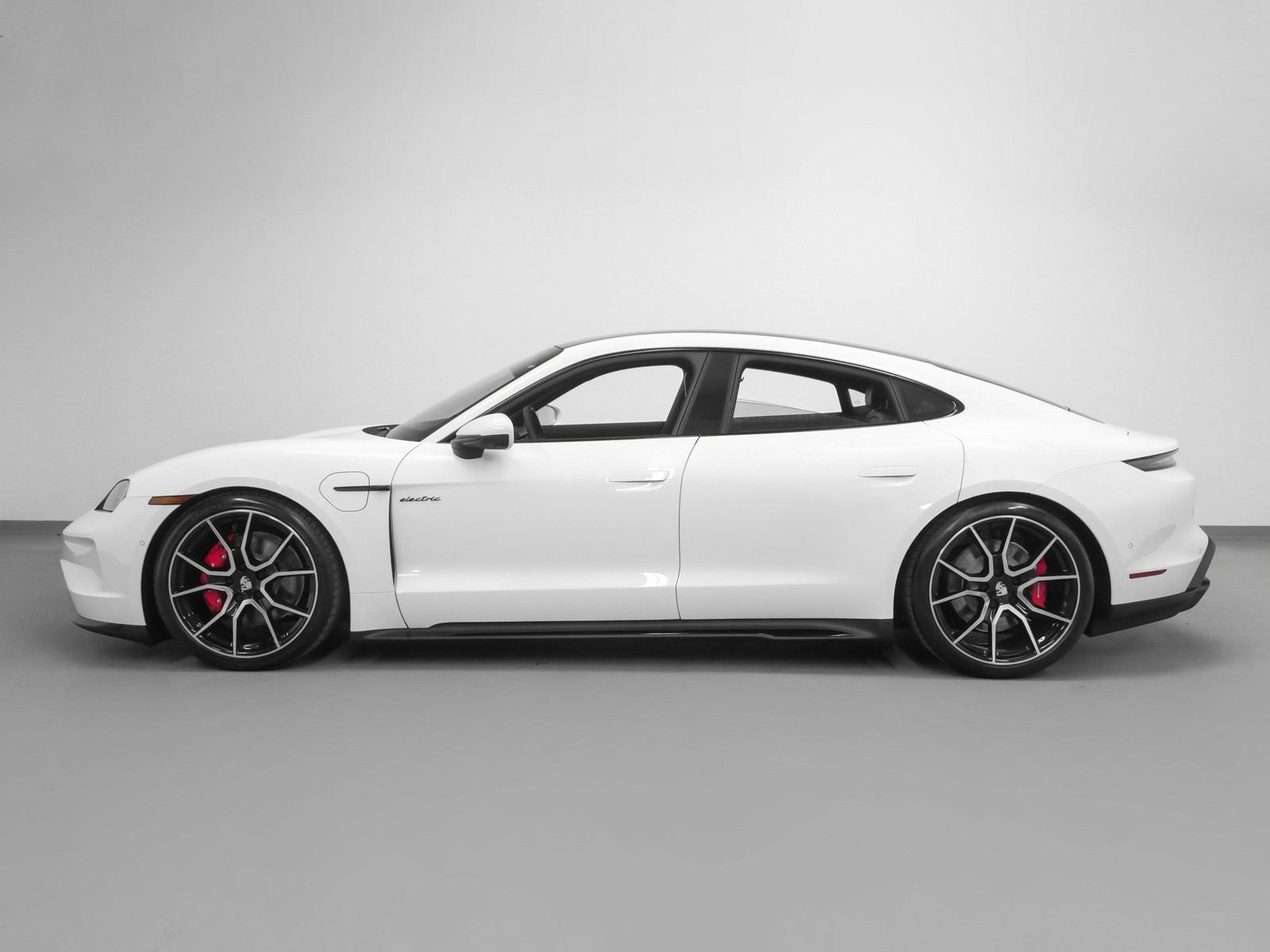 Used 2025 Porsche Taycan 4S AWD/4WD image 2