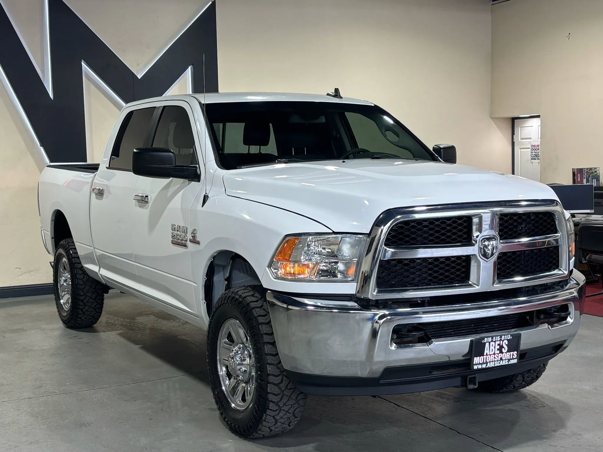 Used 2018 RAM 2500 SLT AWD/4WD image 2