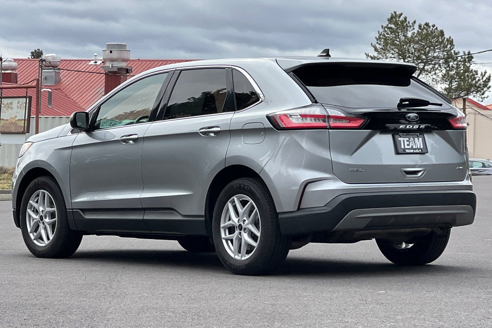 Used 2023 Ford Edge SEL image 6