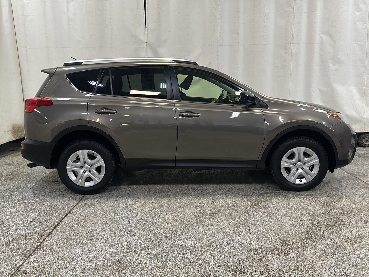 Used 2015 Toyota RAV4 LE AWD/4WD image 6