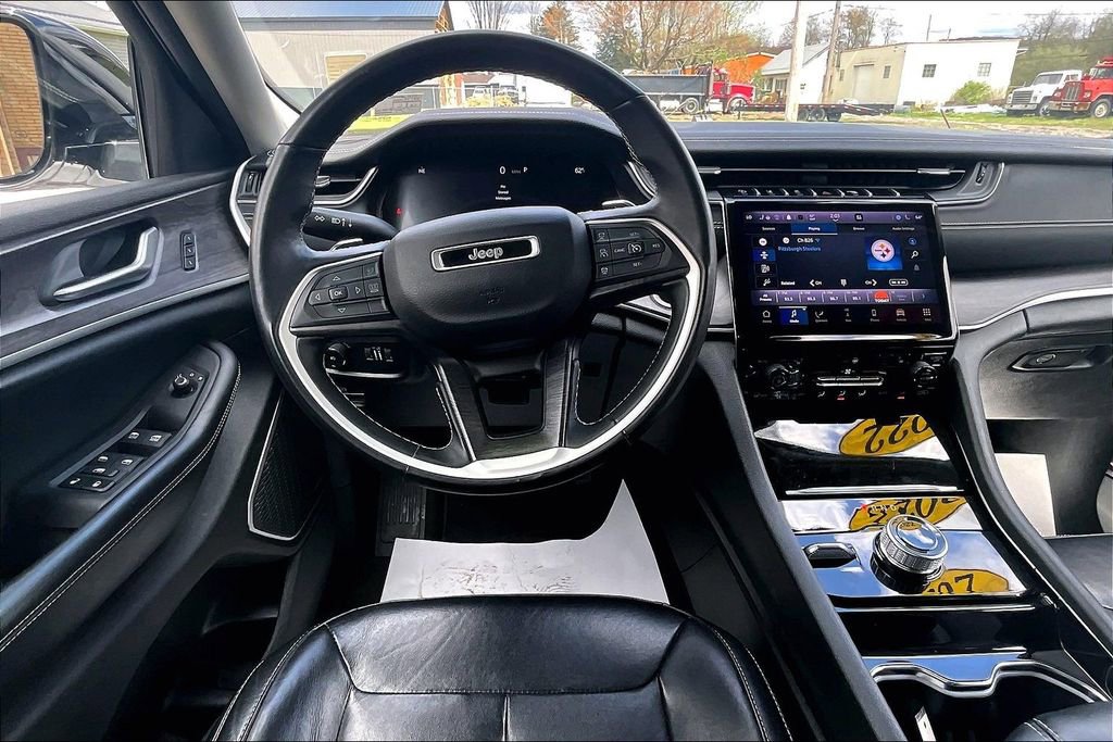Used 2022 Jeep Grand Cherokee Limited image 5