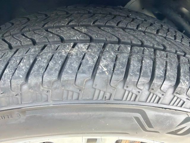 Used 2018 Buick Enclave Essence AWD/4WD image 9
