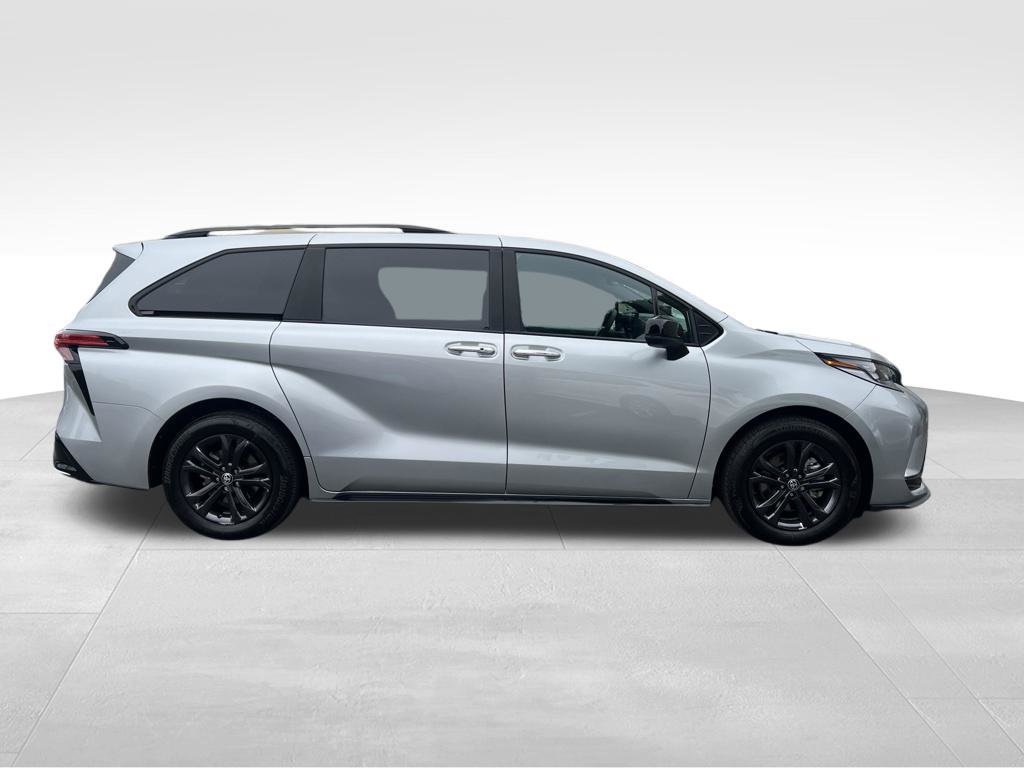 Certified 2025 Toyota Sienna XSE AWD/4WD image 6
