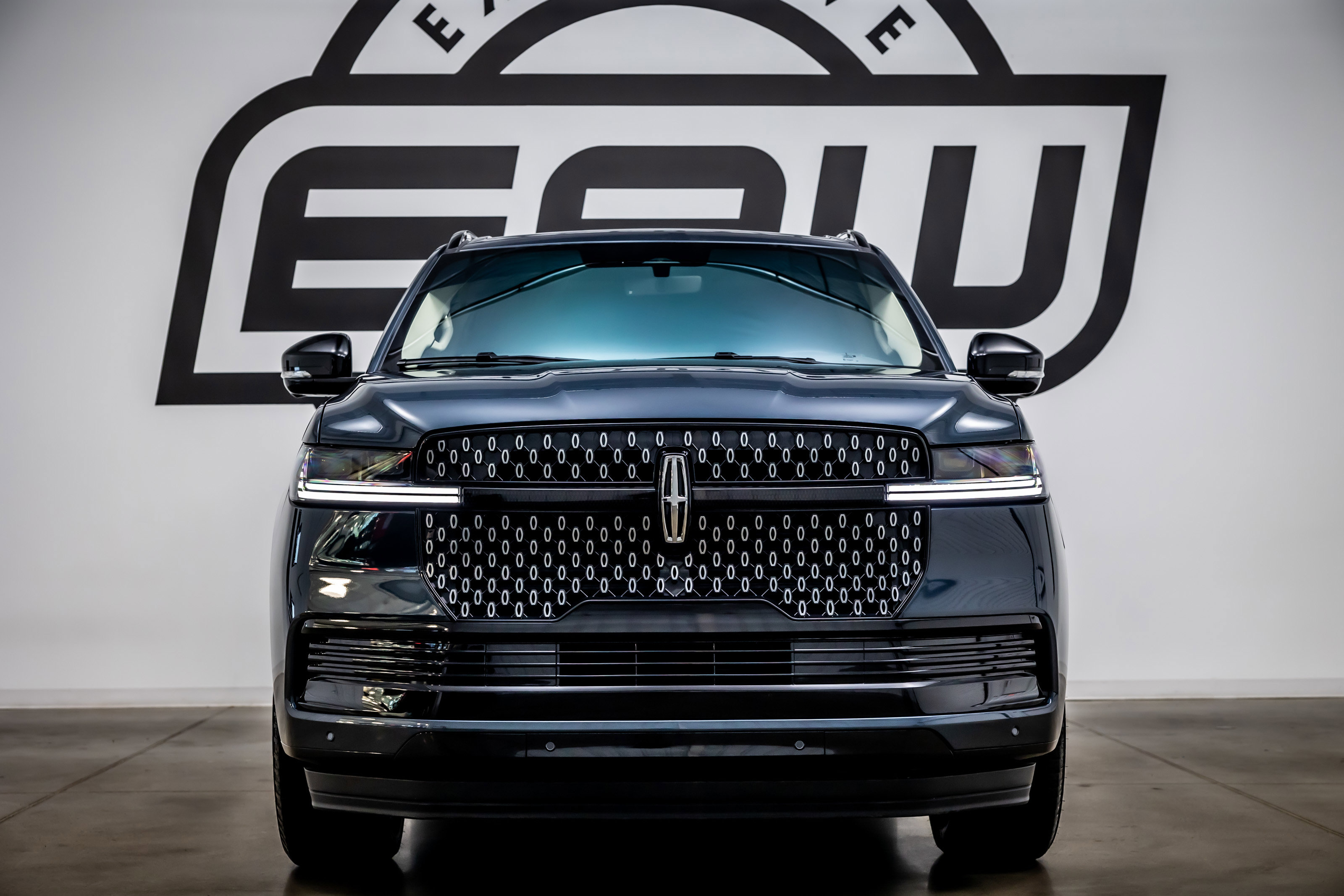 Used 2025 Lincoln Navigator L Reserve image 3