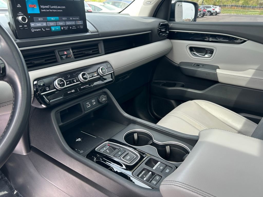 Used 2025 Honda Pilot Touring image 11