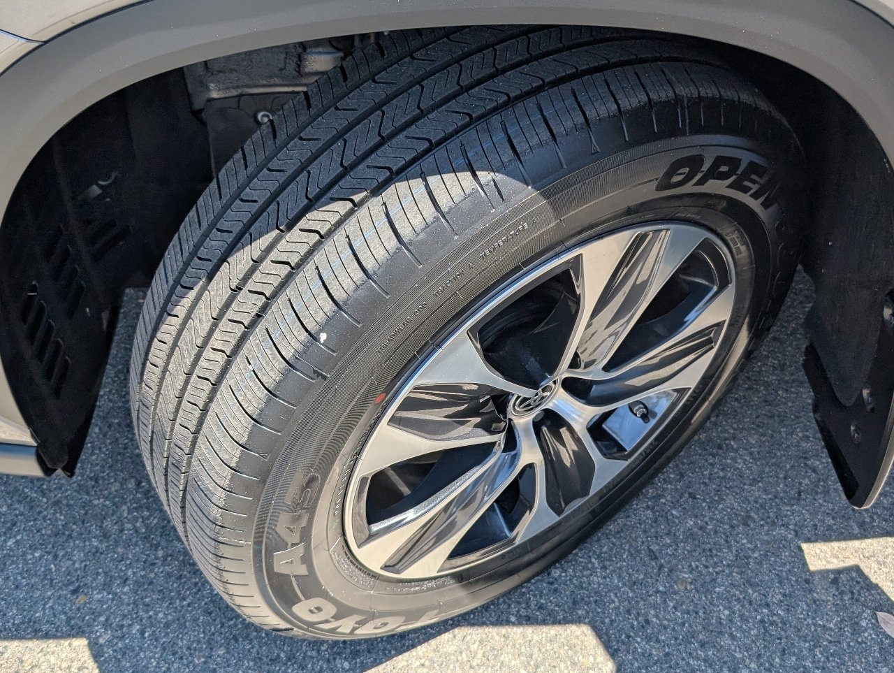 Used 2025 Toyota Highlander XLE image 21