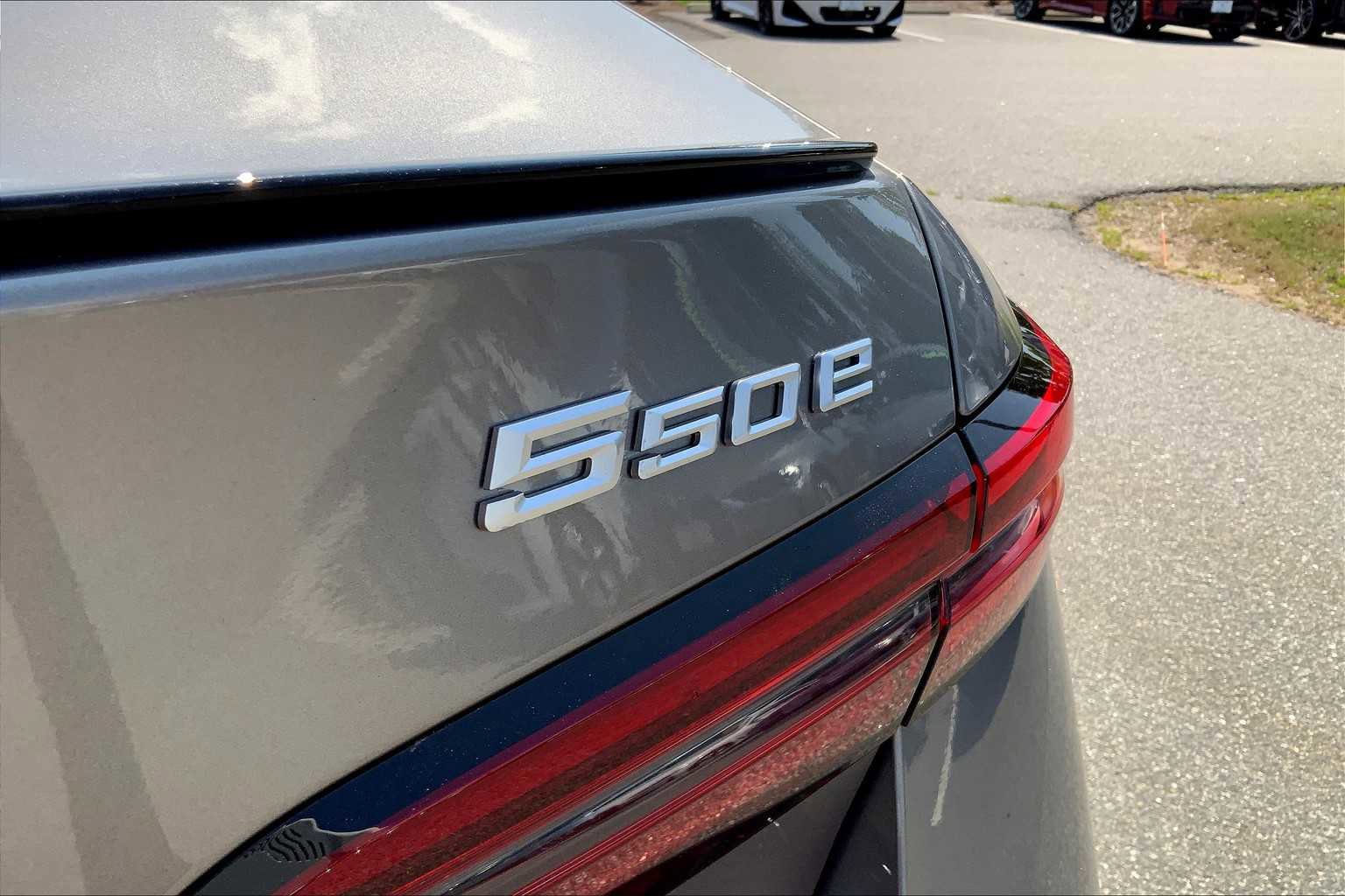 New 2026 BMW 550e xDrive w/ Executive Package image 15