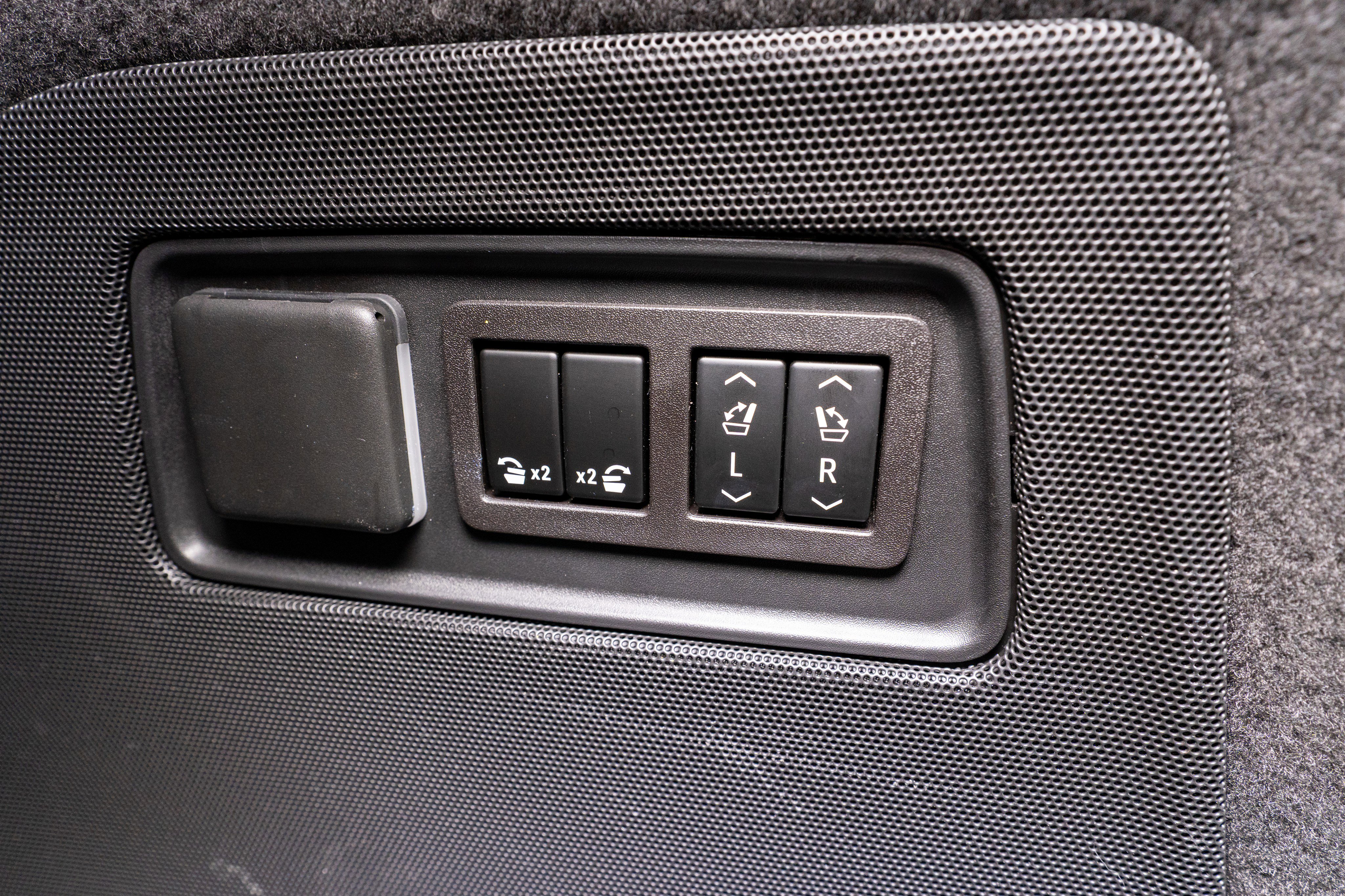 Used 2023 Cadillac Escalade Sport Platinum w/ LPO, ONYX Package image 42