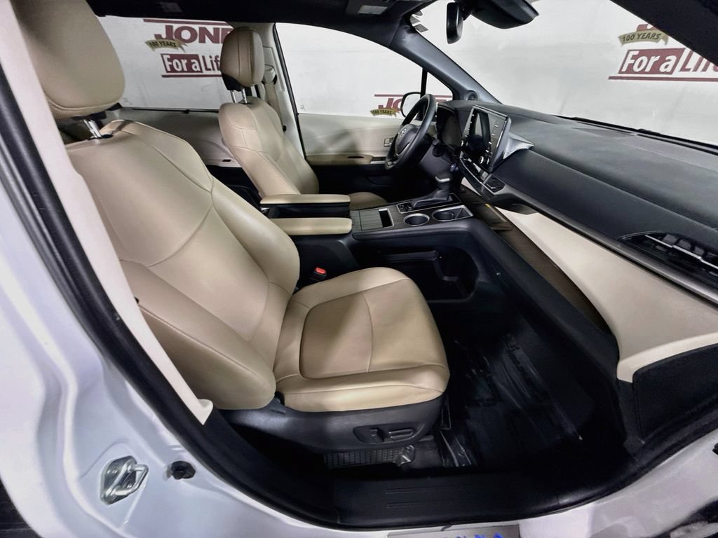 Certified 2022 Toyota Sienna XLE w/ XLE Plus Package FWD image 35