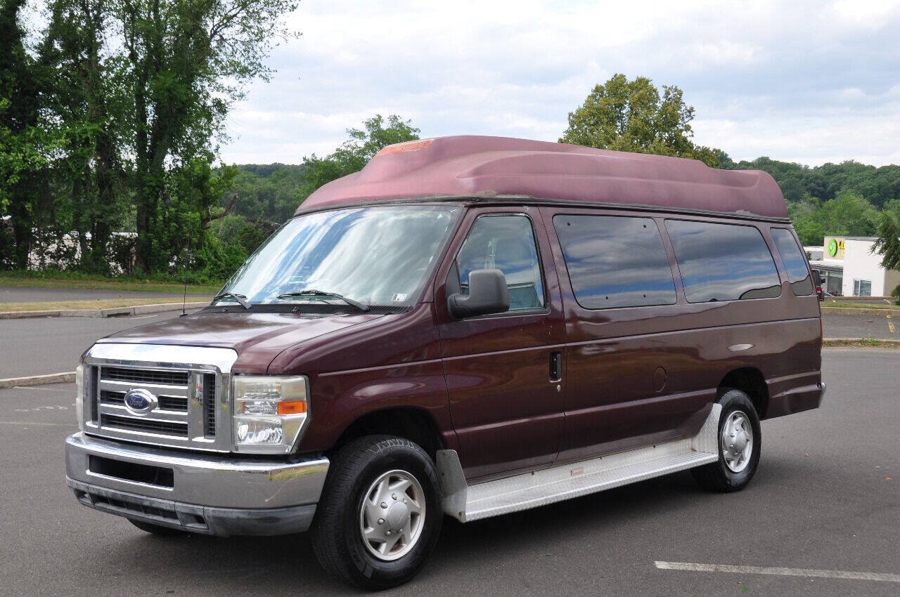 Used 2010 Ford E-350 and Econoline 350 XL RWD image 3
