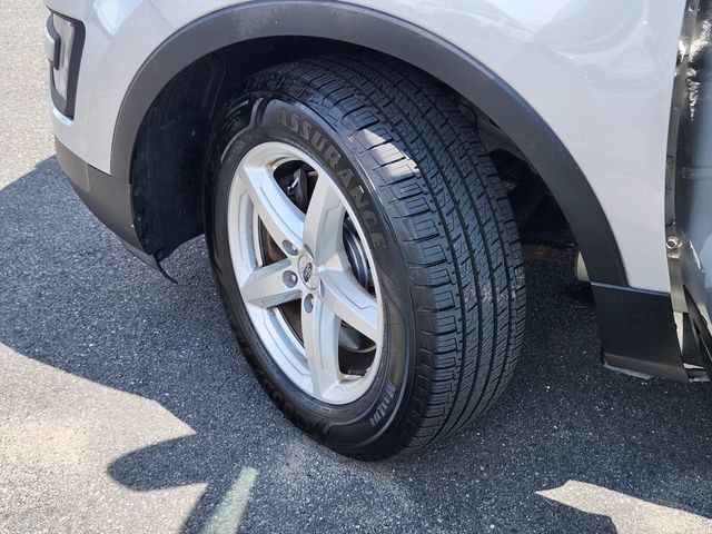 Certified 2017 Ford Explorer XLT w/ Equipment Group 202A AWD/4WD image 33