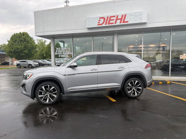 New 2026 Volkswagen Atlas Cross Sport SEL Premium R-Line AWD/4WD image 2