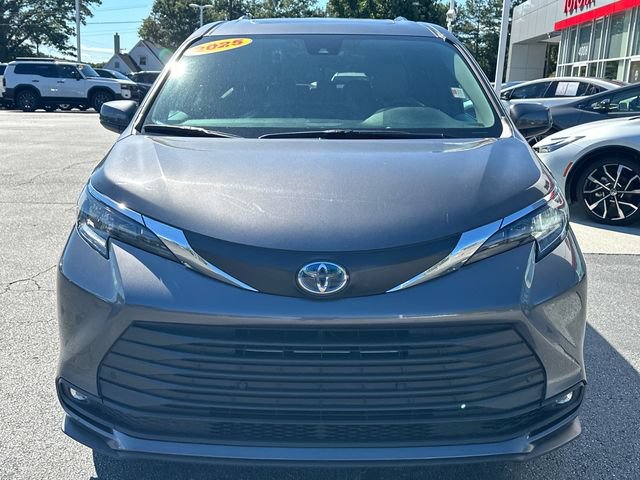 Used 2025 Toyota Sienna XLE FWD image 8