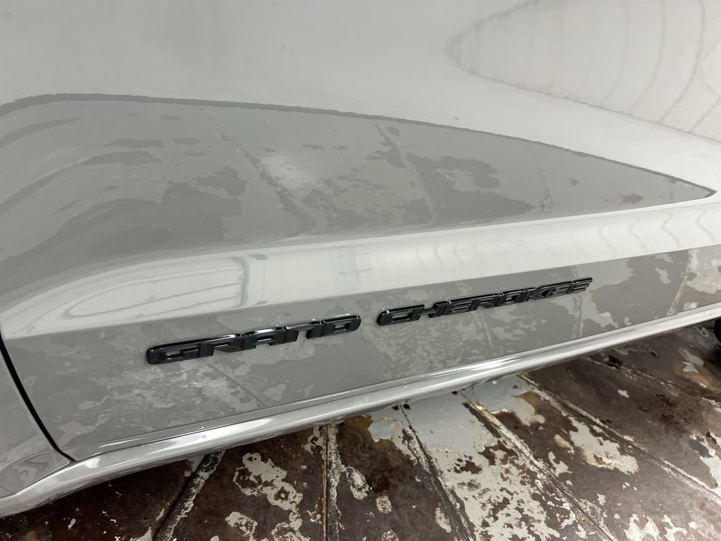 Used 2020 Jeep Grand Cherokee Altitude AWD/4WD image 26