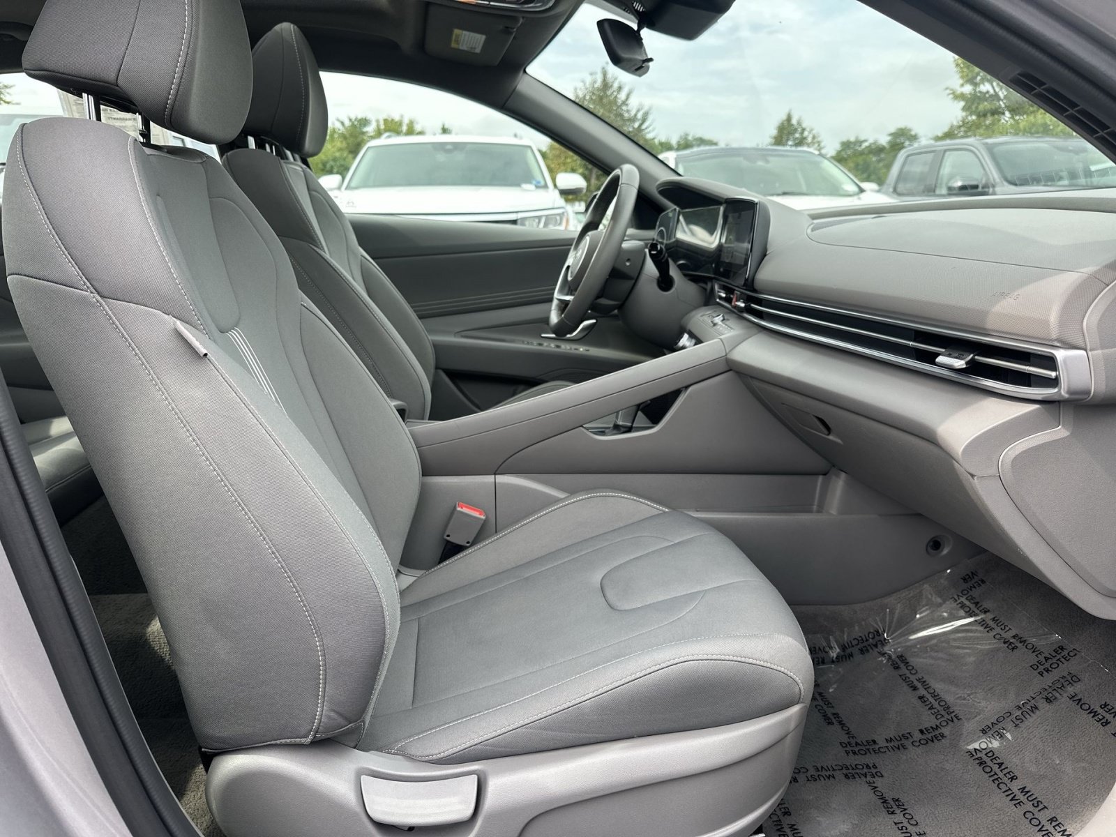 Used 2025 Hyundai Elantra SEL FWD image 28