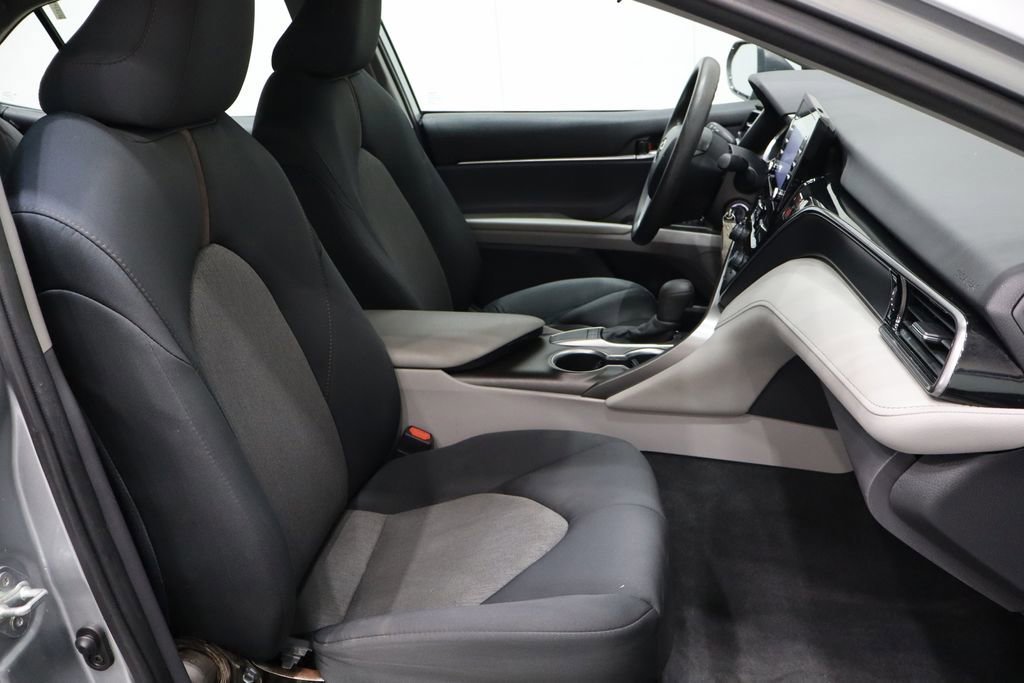 Used 2022 Toyota Camry LE image 11