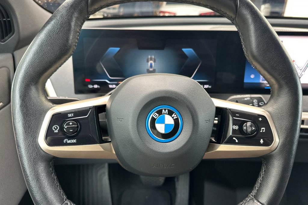 Used 2023 BMW iX xDrive50 w/ Premium Package image 27
