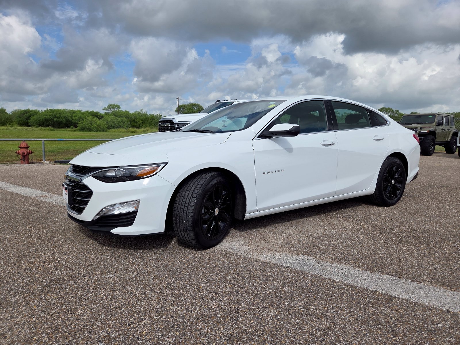 Used 2024 Chevrolet Malibu LT FWD image 3