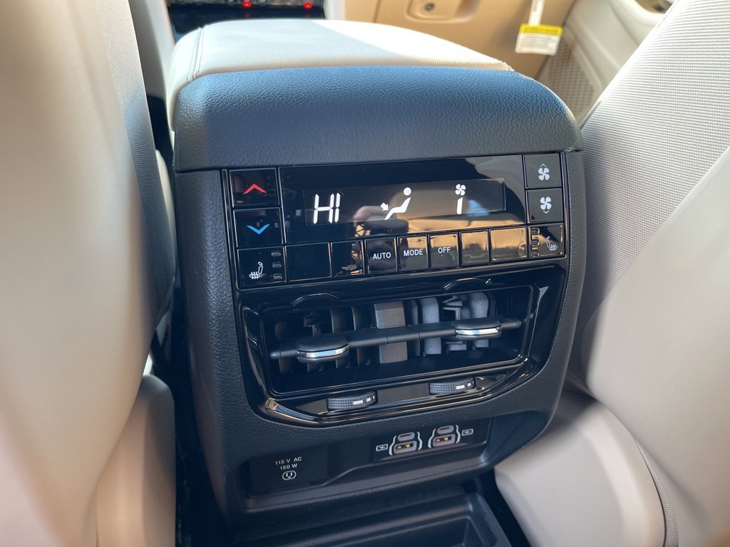 New 2025 Jeep Grand Cherokee L Limited w/ Luxury Tech Group II image 18