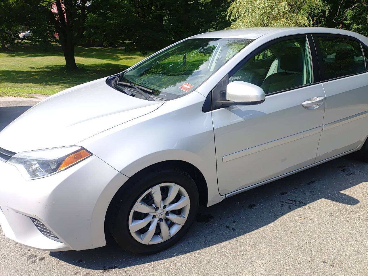 Used 2016 Toyota Corolla LE w/ Body Protection Package #1 FWD image 2