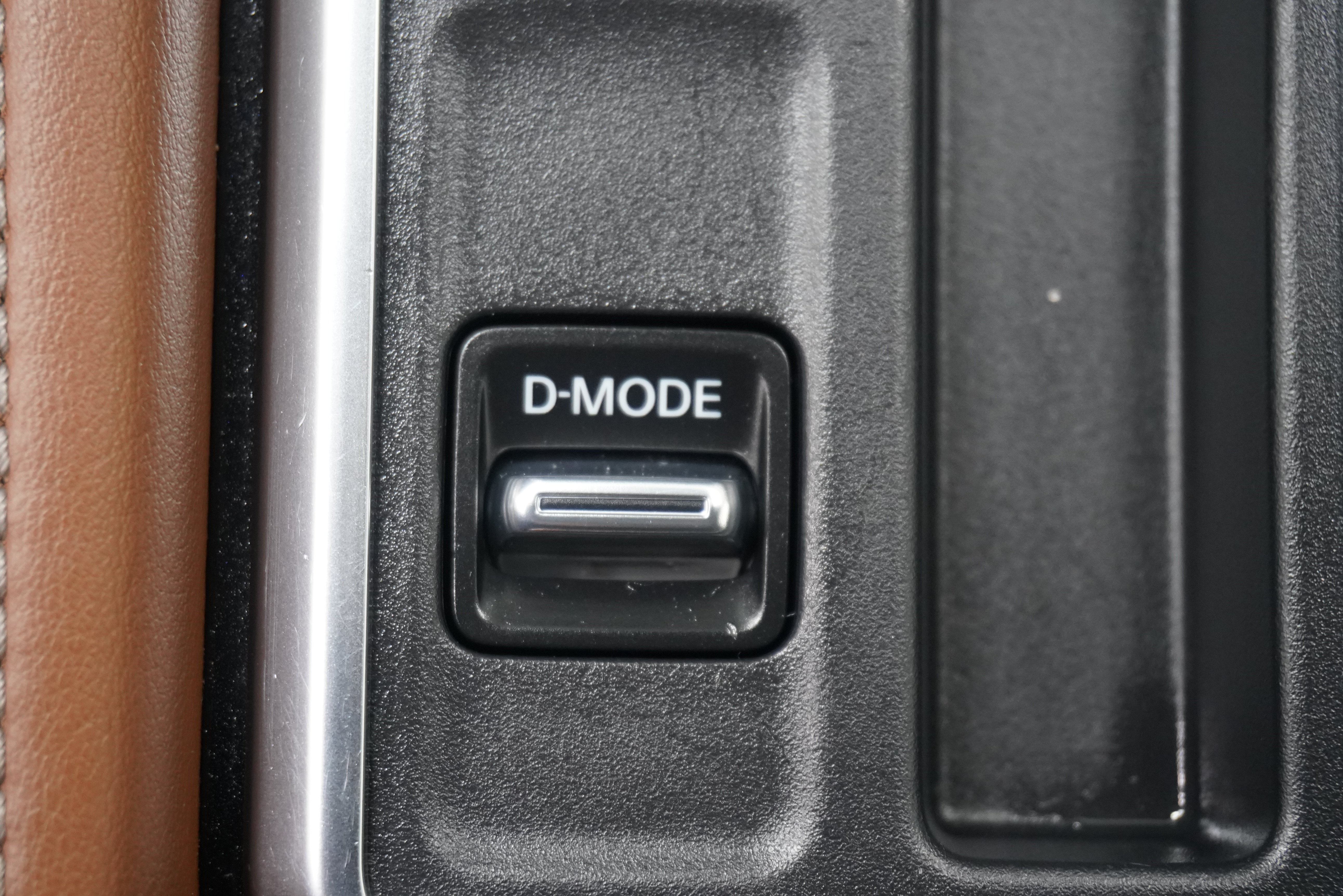 Used 2023 Nissan Pathfinder Platinum FWD image 29
