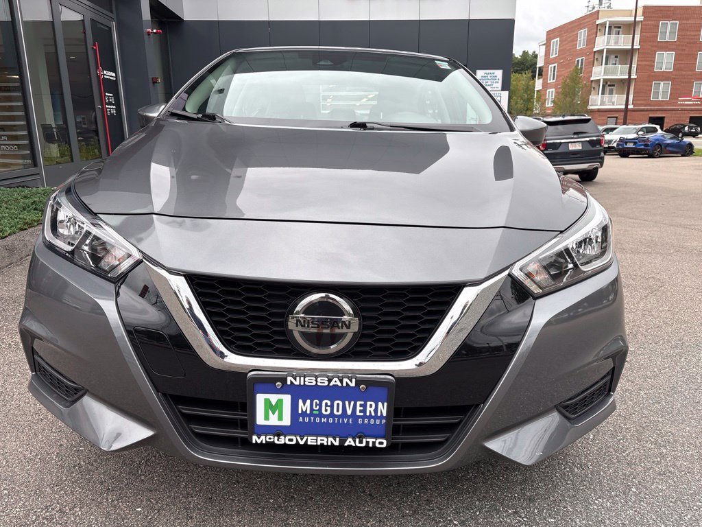 Certified 2022 Nissan Versa SV FWD image 3