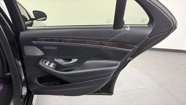 Used 2015 Mercedes-Benz S 550 Sedan image 17