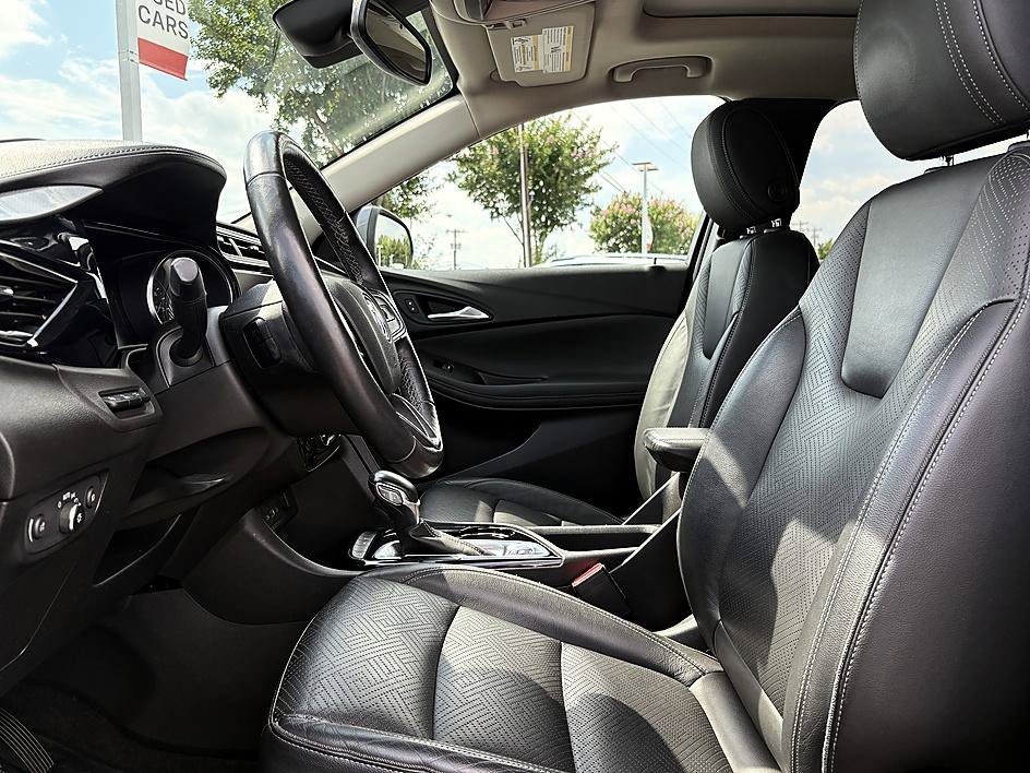 Used 2020 Buick Encore GX Essence w/ Experience Buick Package FWD image 9