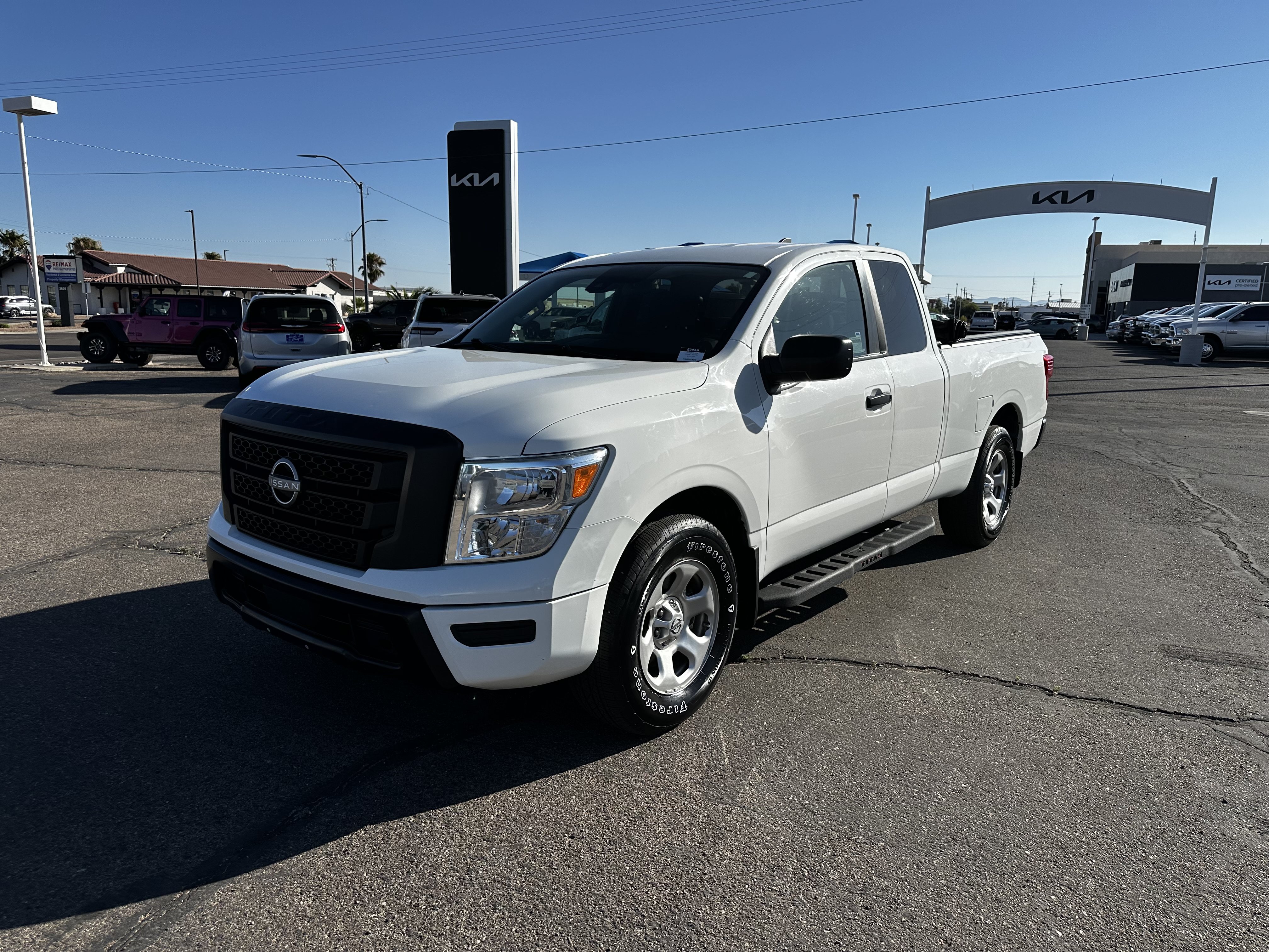 Used 2023 Nissan Titan S RWD image 9