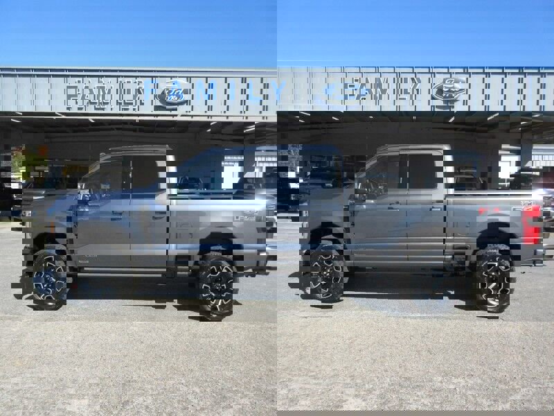 New 2026 Ford F350 Platinum image 2