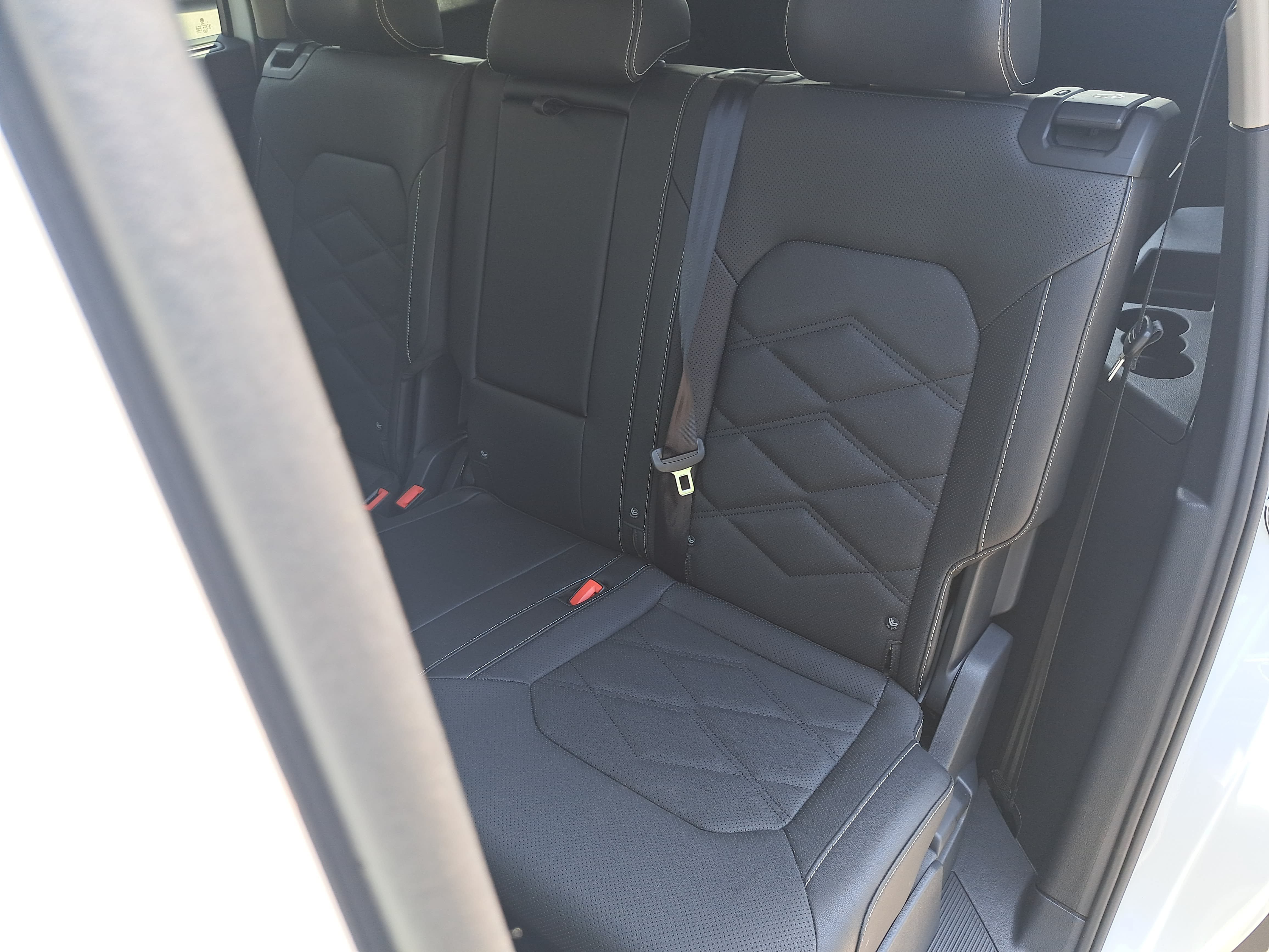 Used 2025 Volkswagen Atlas SE AWD/4WD image 15
