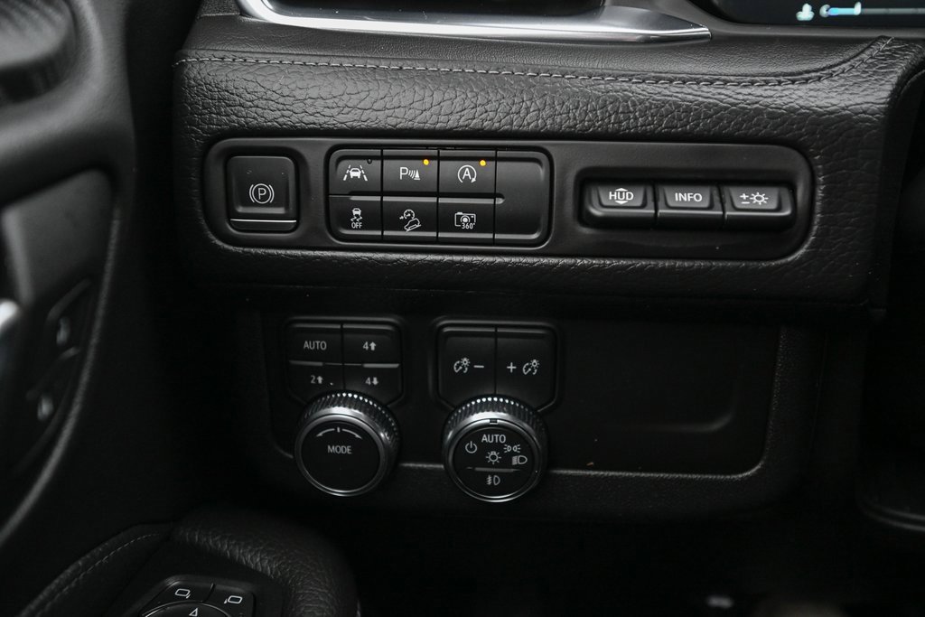 Used 2023 GMC Yukon XL Denali image 38