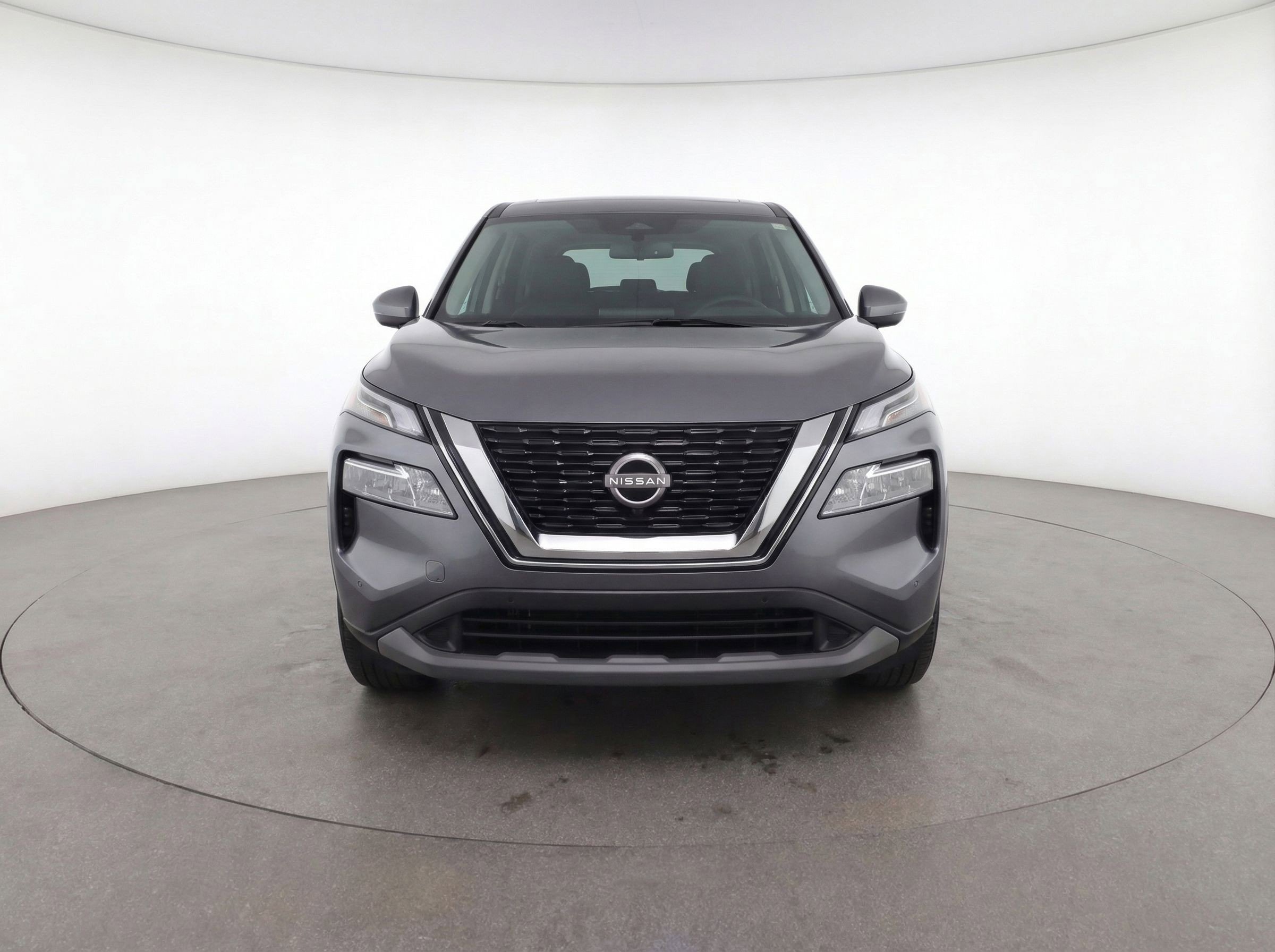Used 2025 Nissan Rogue SV image 2