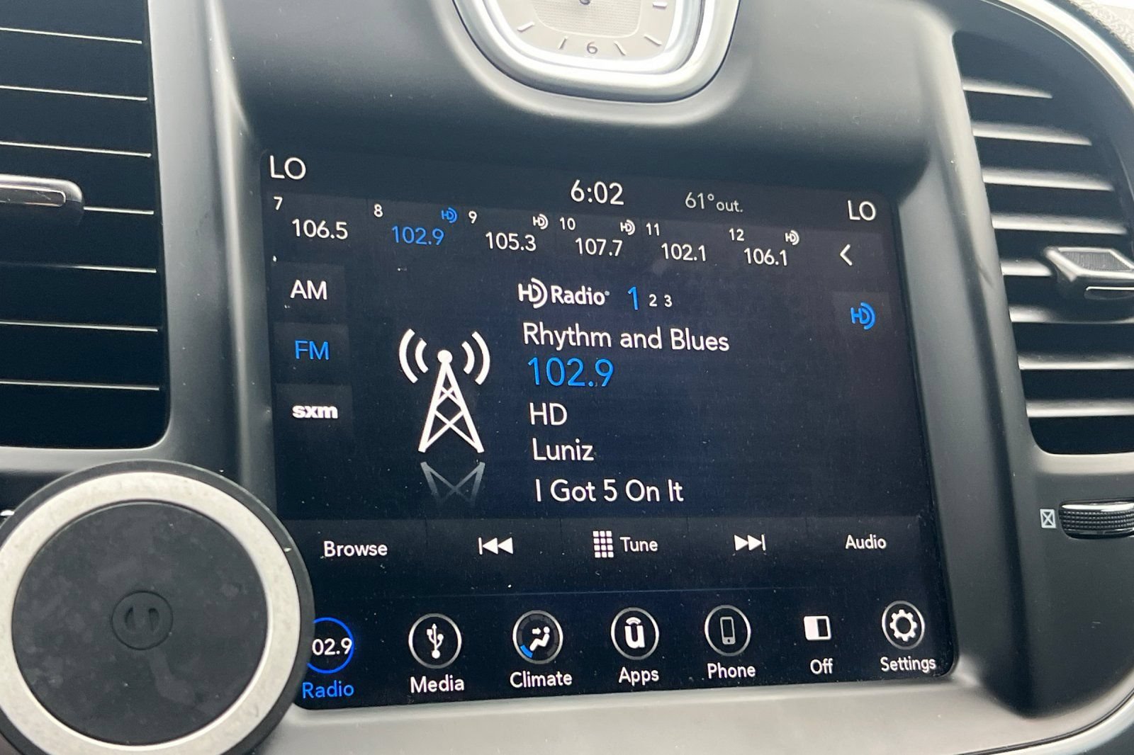 Used 2019 Chrysler 300 Touring RWD image 17