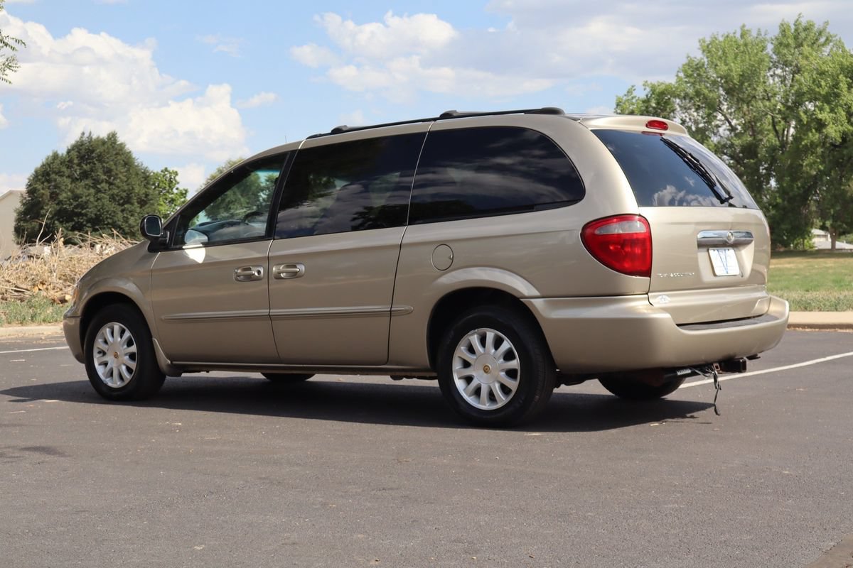 Used 2002 Chrysler Town & Country EX FWD image 7