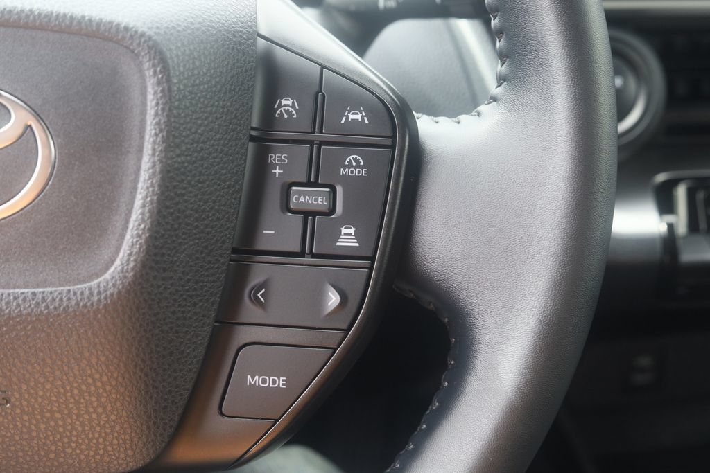Used 2025 Toyota Prius LE FWD image 13