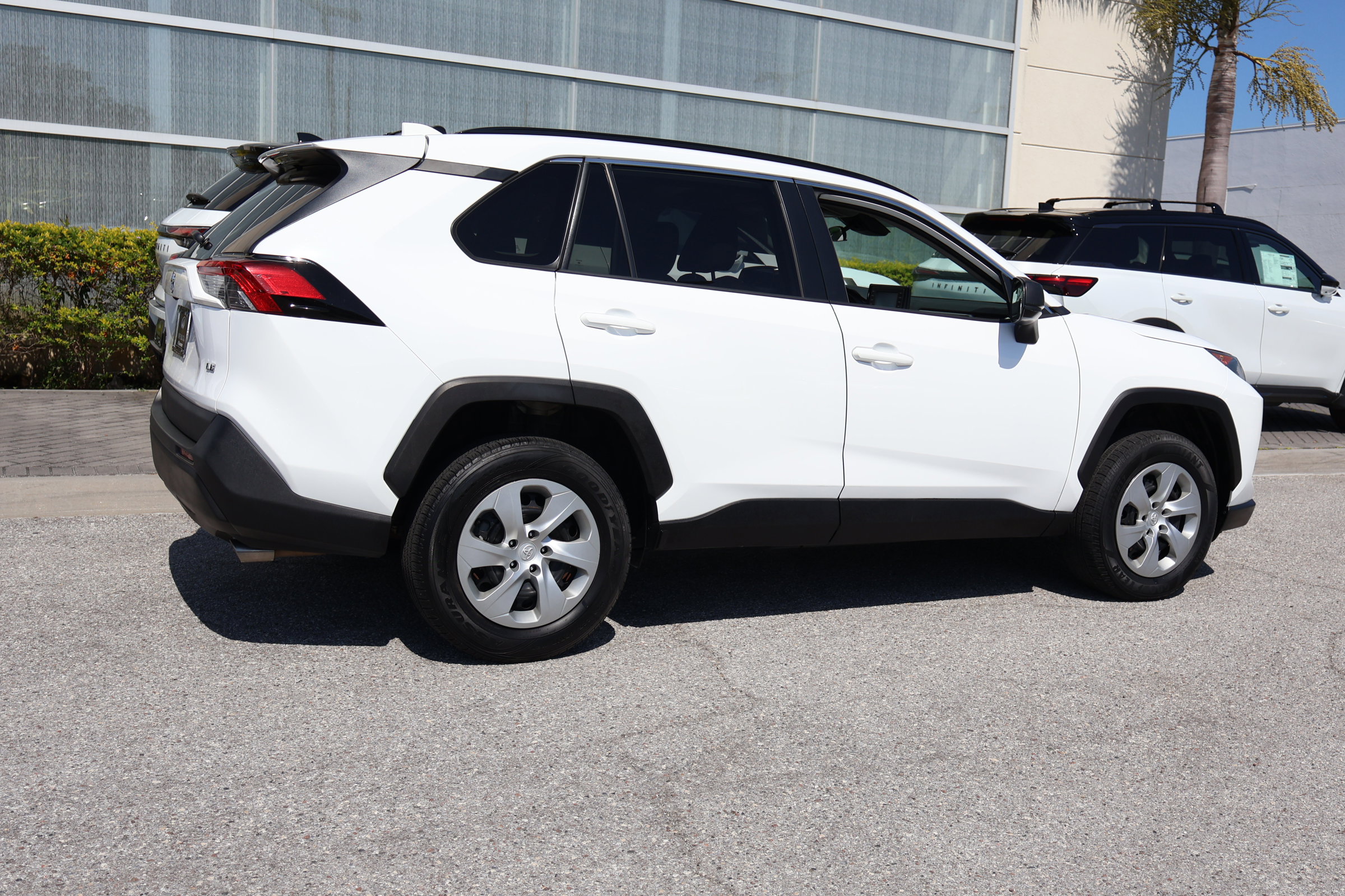 Used 2019 Toyota RAV4 LE FWD image 10